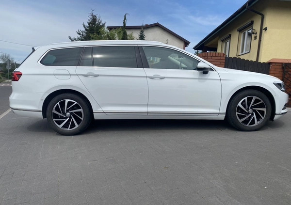 Volkswagen Passat cena 68400 przebieg: 129000, rok produkcji 2017 z Turek małe 596